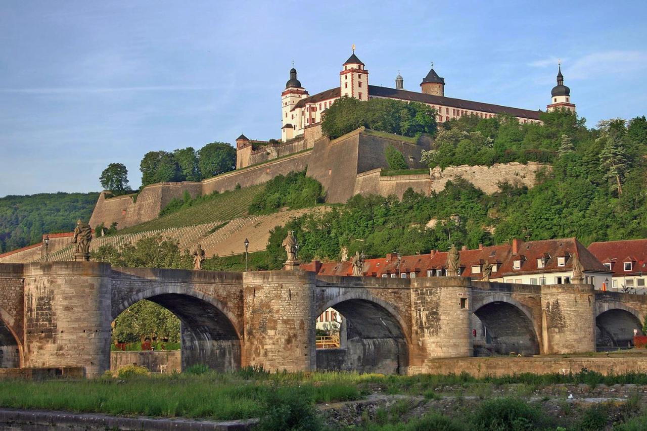 Xxx Fully Equipped Apartment Near Main Station! Würzburg Eksteriør billede